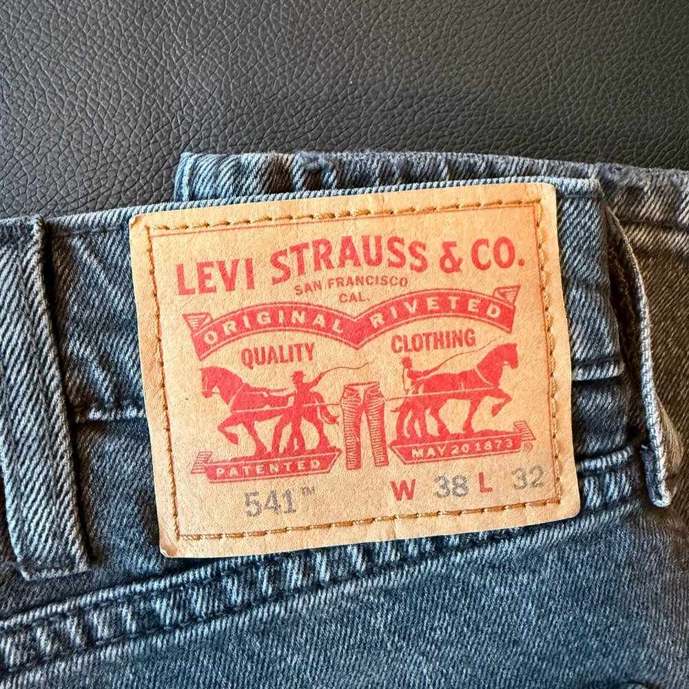 Men's Gray Levi Jeans 541 Athletic Taper 38 32